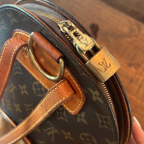 Authentic Louis Vuitton!!! Ellipse backpack, sac a dos. Adjustable straps!!! - Picture 7 of 11